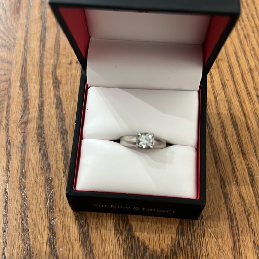 Diamond Engagement Ring - Picture 2 of 9